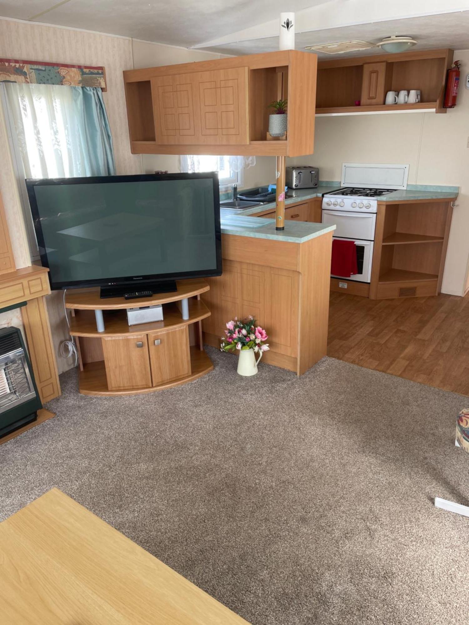 Sealands Highbury Next To Fantasy Island And Beach 8 Berth Beds Made Up For Arrival 잉골드멜스 객실 사진